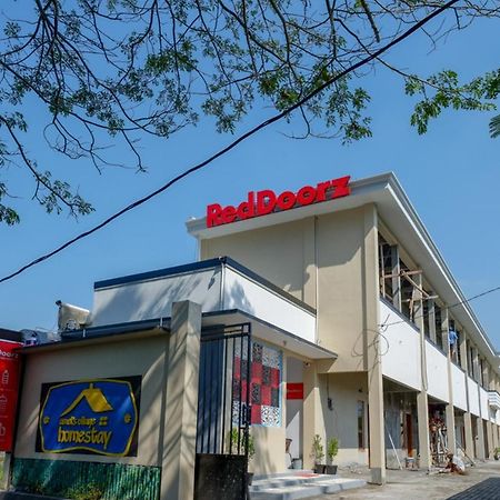 红多兹酒店-近阿迪苏西普托高尔夫球场 Potrojayan 外观 照片